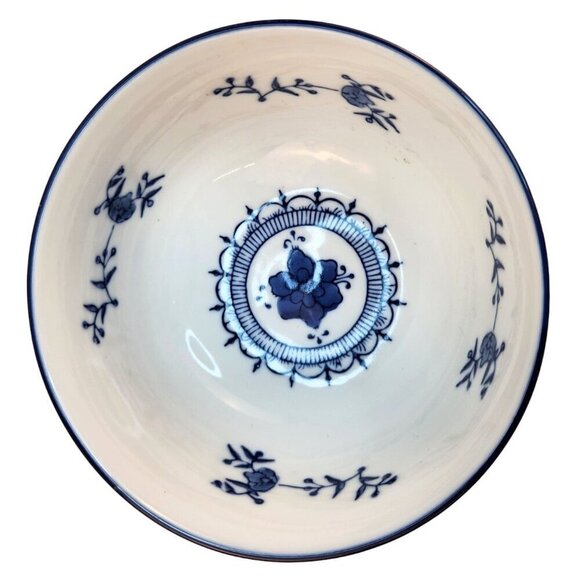 Blue & White Porcelain Serving Bowl By Royal China 6.25 wide x 4' tall - Picture 5 of 10